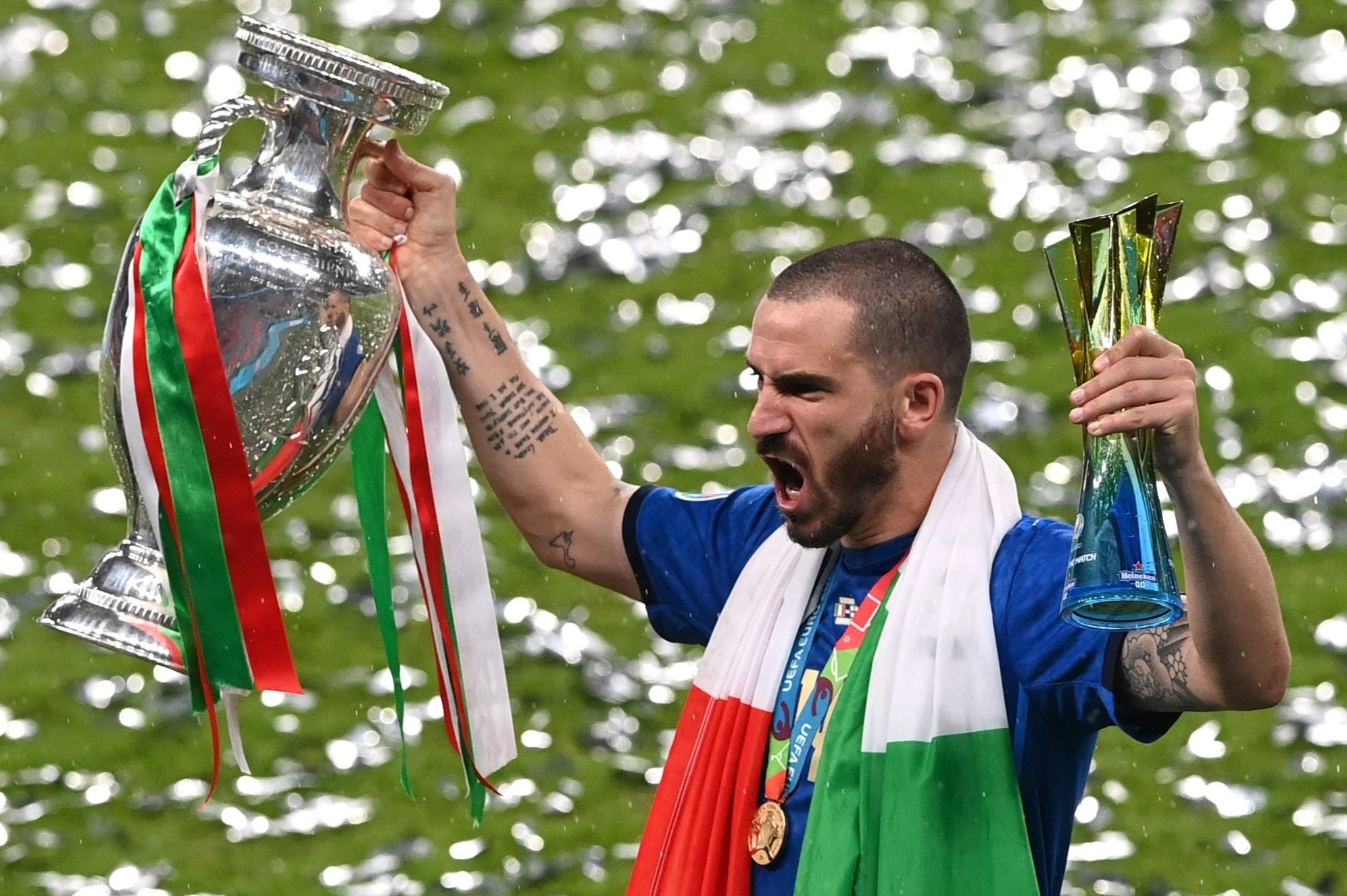 Bonucci tiet lo dong luc giup Italy vo dich Euro hinh anh