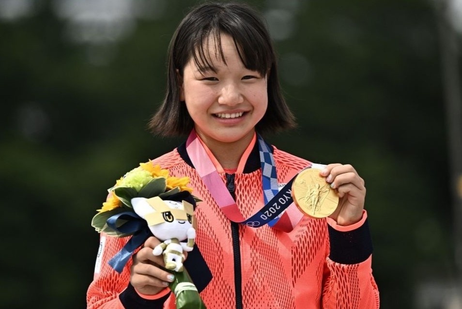 Nu VDV 13 tuoi di vao lich su Nhat Ban voi tam HCV Olympic hinh anh