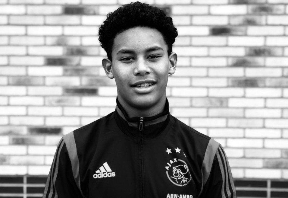 Sao tre Ajax qua doi o tuoi 16 hinh anh