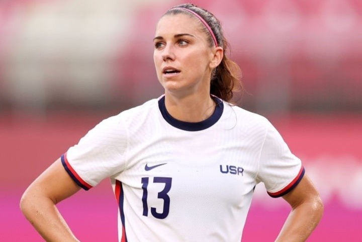 Duong kim vo dich the gioi My thua o ban ket bong da nu Olympic hinh anh