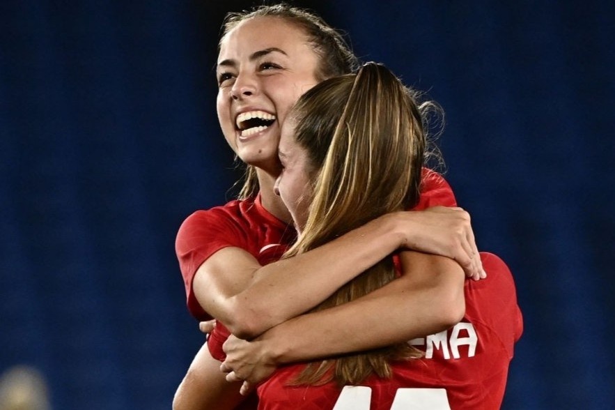 Tuyen nu Canada di vao lich su voi tam HCV Olympic hinh anh