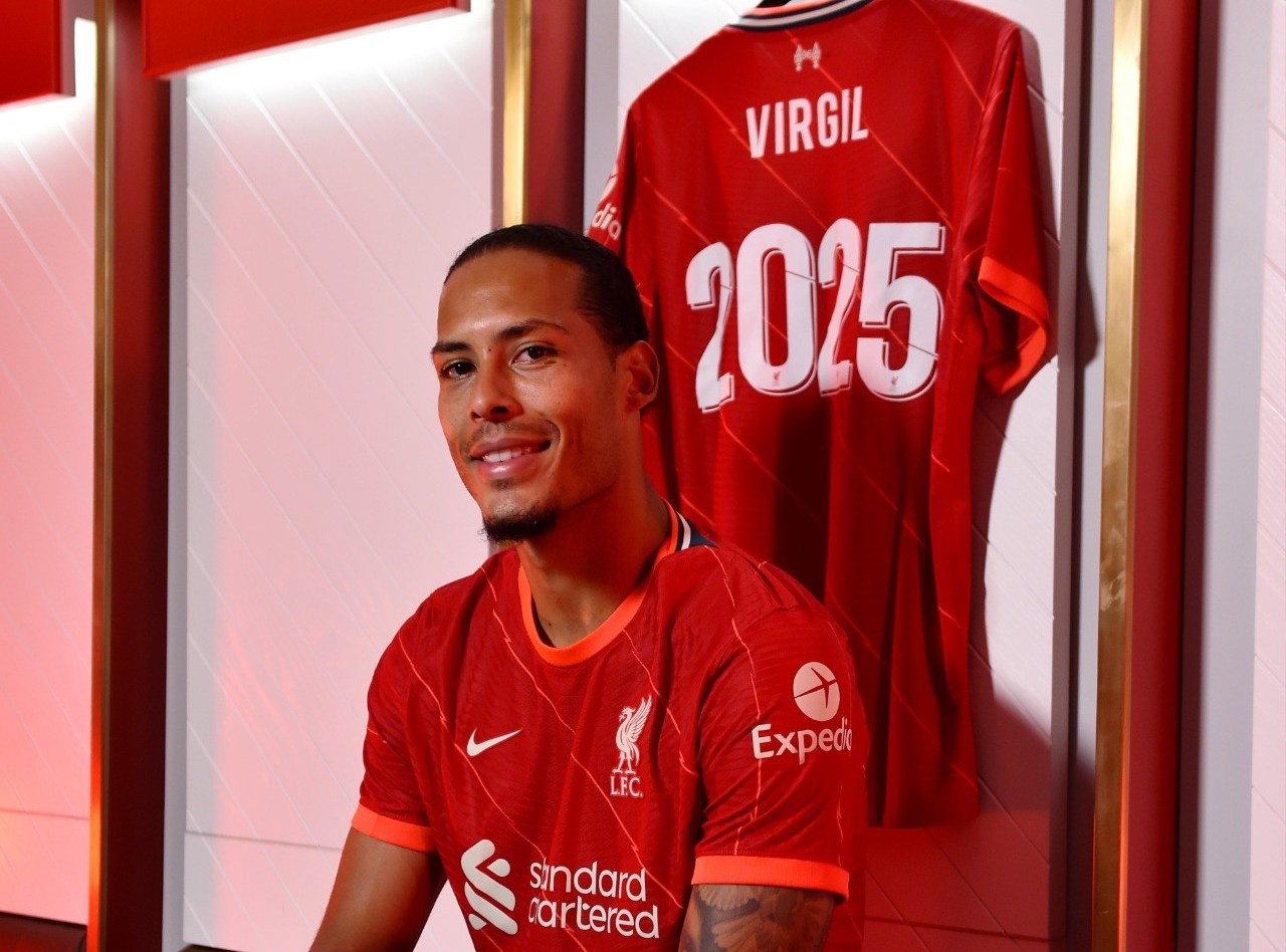 Van Dijk cam ket tuong lai voi Liverpool hinh anh