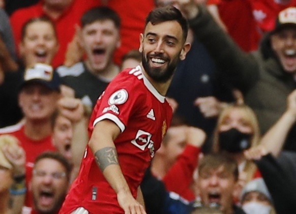 Fernandes lap hat-trick giup MU danh bai Leeds hinh anh