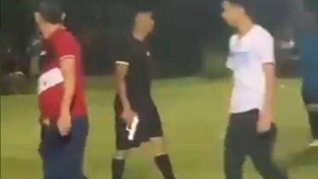 Trong tai no sung trong tran dau nghiep du tai Honduras hinh anh