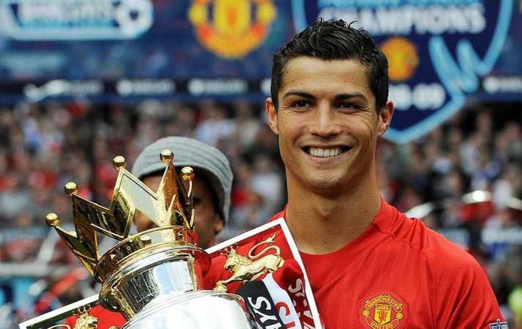 Hieu ung Ronaldo ve MU vuot xa Messi toi PSG hinh anh