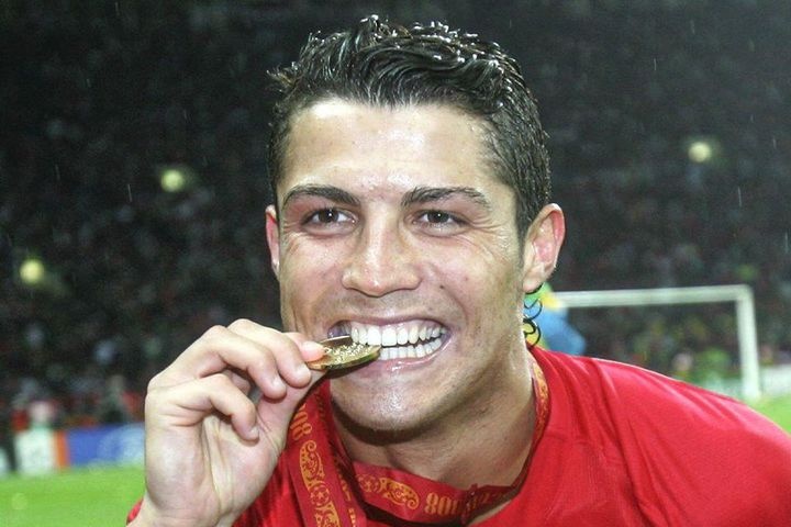 Ronaldo va mua he chuyen nhuong dien ro hinh anh