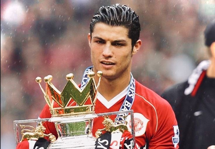 Ronaldo lan dau len tieng voi tu cach tan binh MU hinh anh