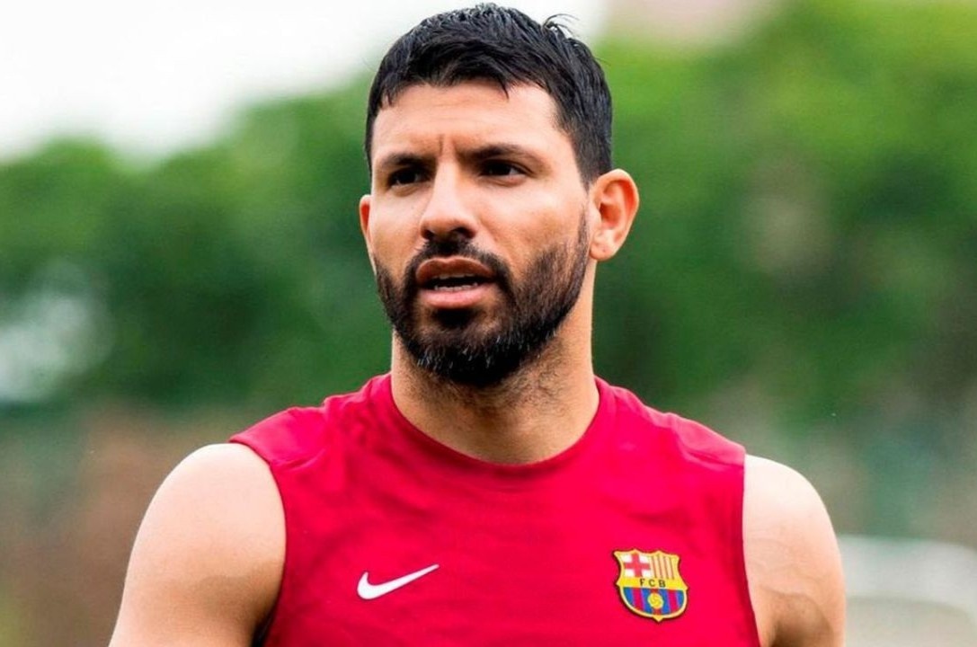 Aguero neu su khac biet giua Barca va Man City hinh anh