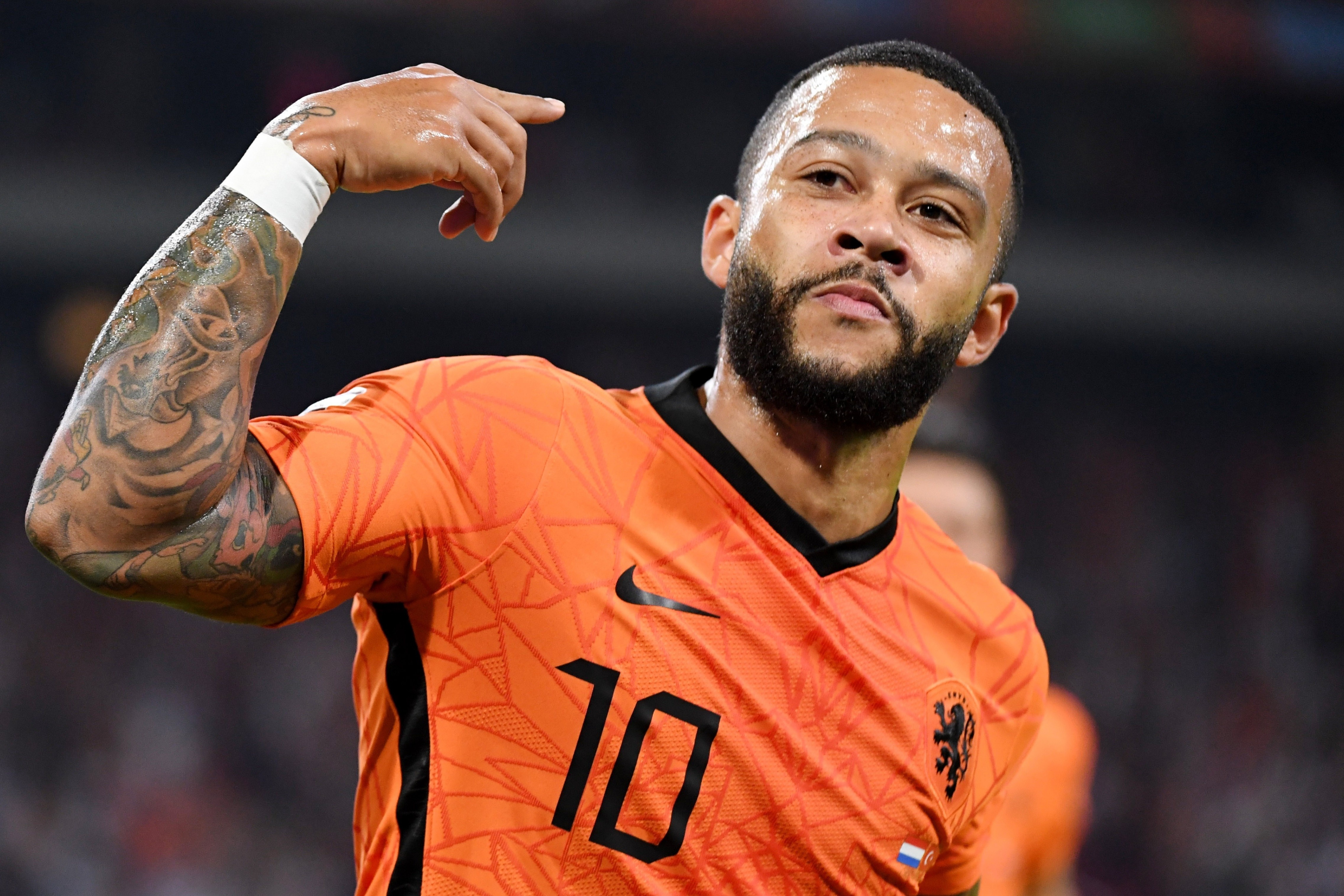 Depay lap hat-trick trong tran Ha Lan de bep Tho Nhi Ky 6-1 hinh anh