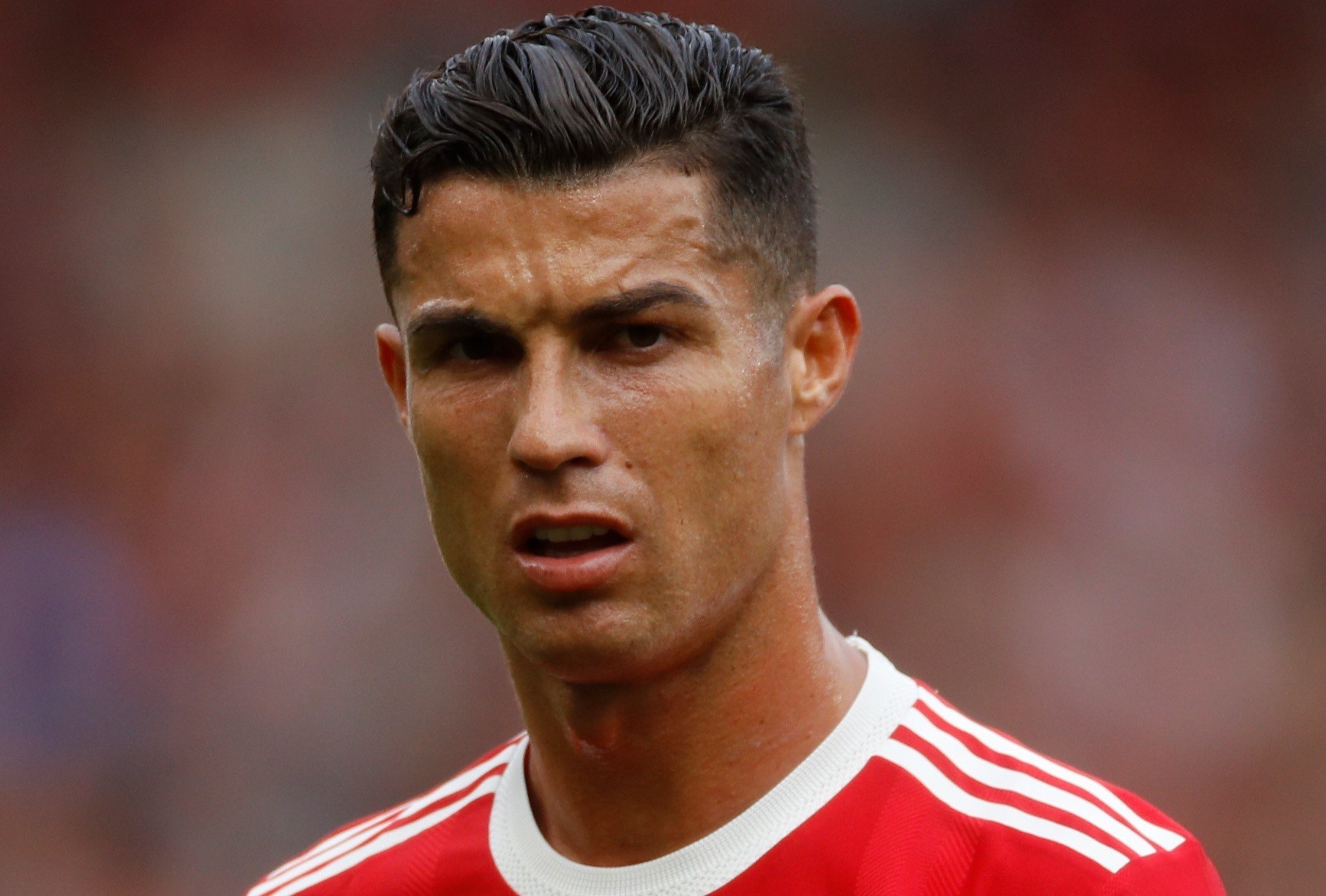 Vet gon trong ngay tai xuat MU cua Ronaldo hinh anh