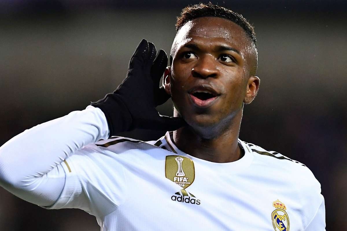 Vinicius tu thay doi vi the tai Real Madrid hinh anh