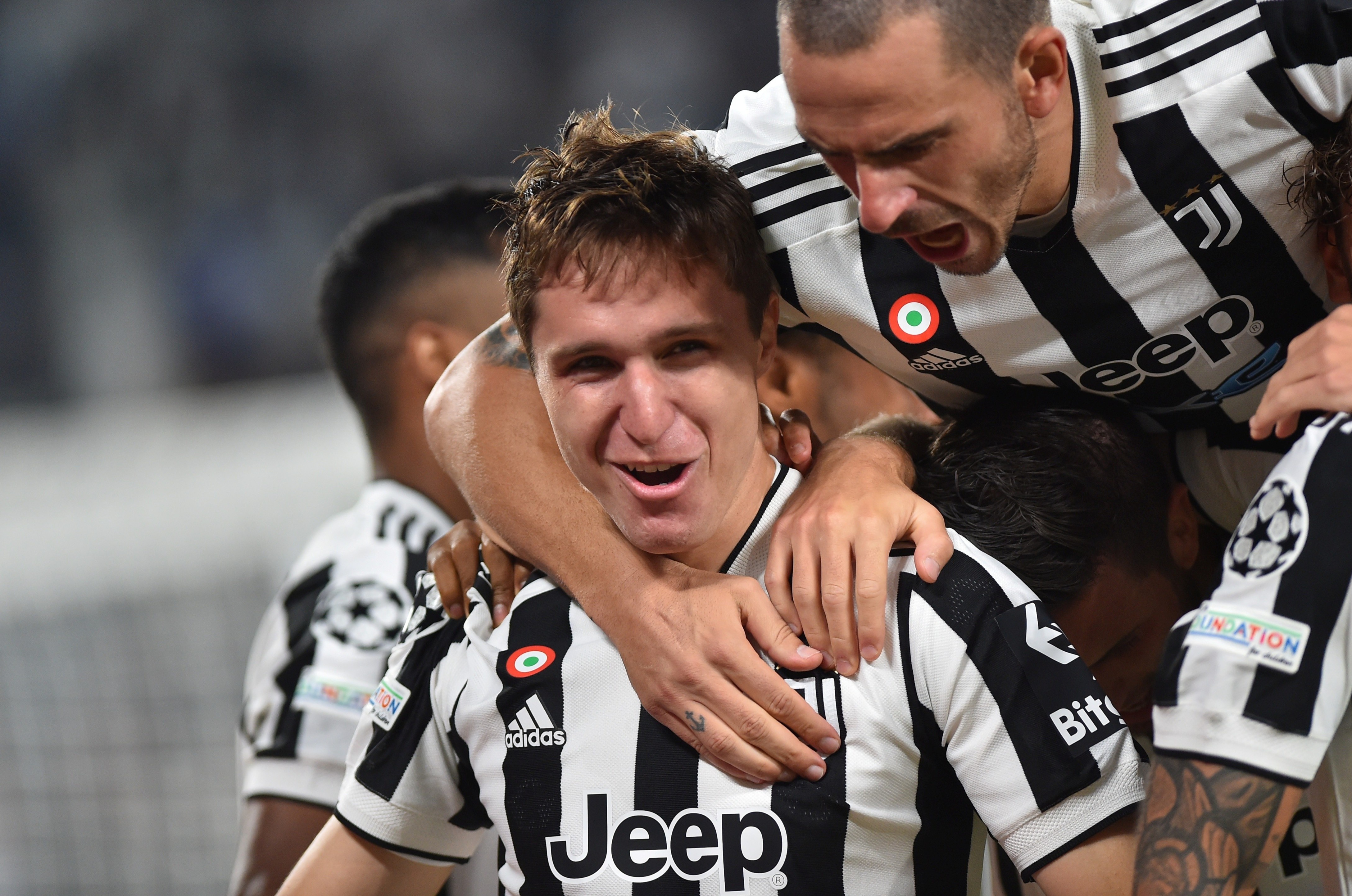 Juventus vung day voi niem cam hung Chiesa hinh anh