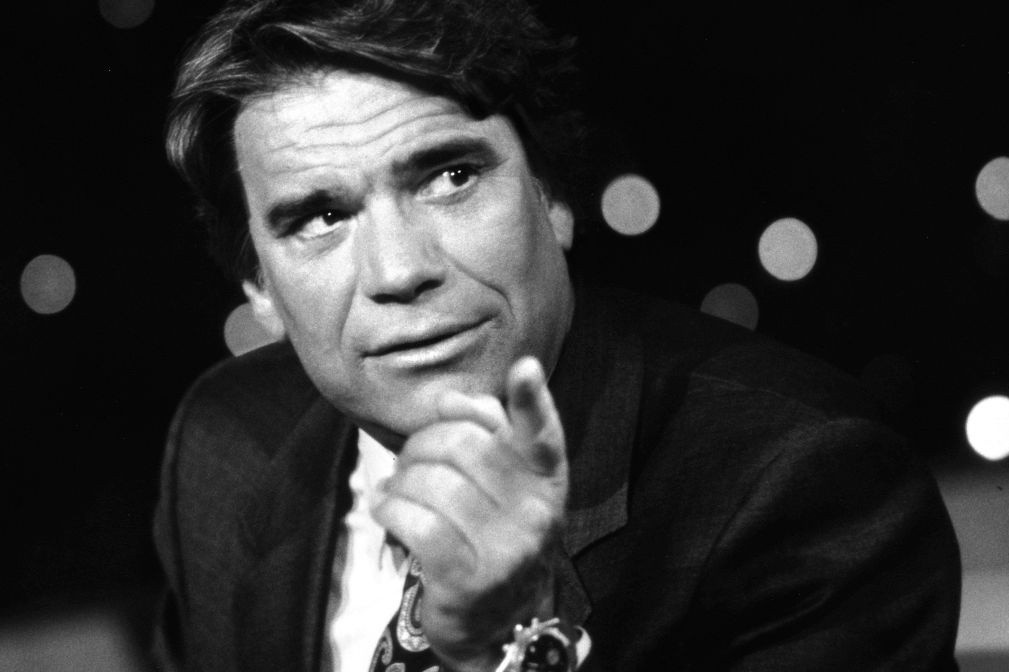 Bernard Tapie qua doi va loi vinh biet cua ong trum bong da Phap hinh anh