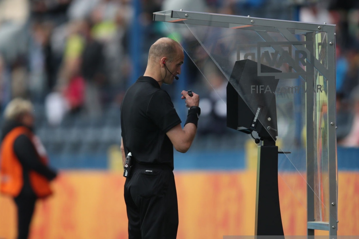 Tuyen Viet Nam thua Oman khong chi vi VAR hinh anh