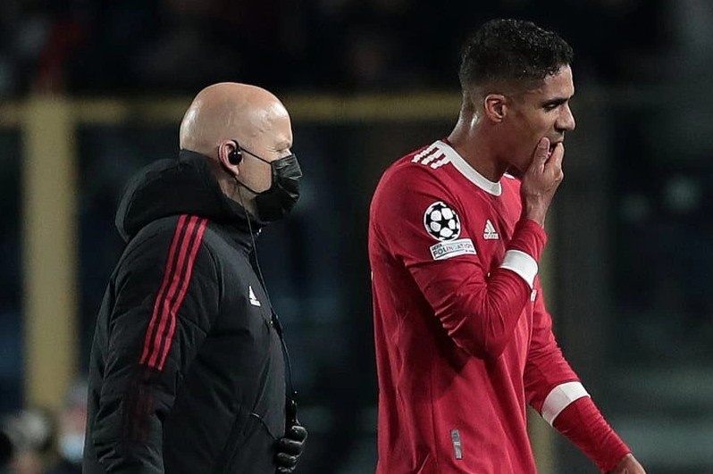 MU mat Varane truoc dai chien voi Man City hinh anh