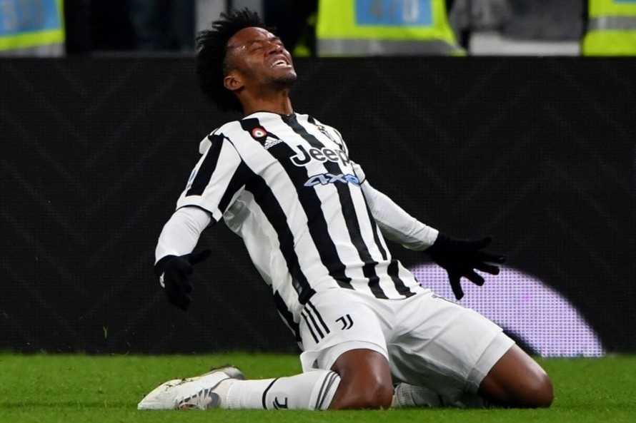 Juventus danh bai Fiorentina voi ban thang phut bu gio hinh anh