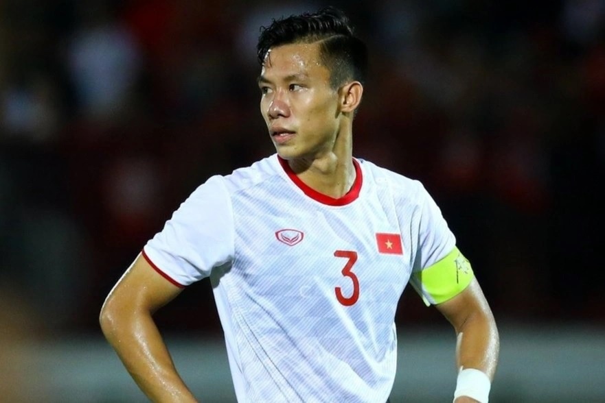 Tuyen Viet Nam han che diem yeu co dinh va chong VAR the nao? hinh anh