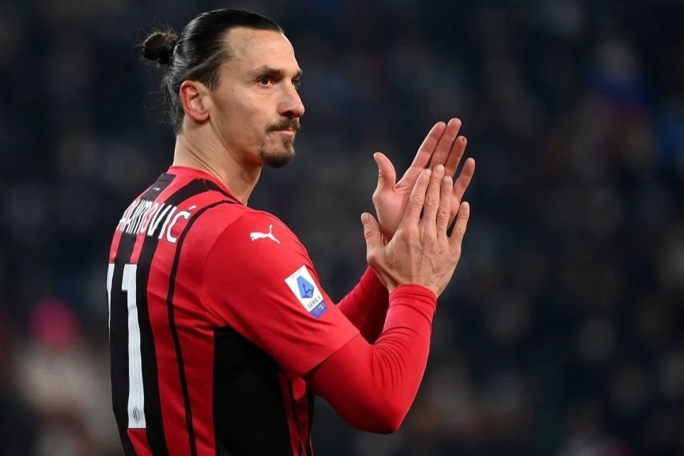 Ibrahimovic cuu Milan vao phut bu gio hinh anh