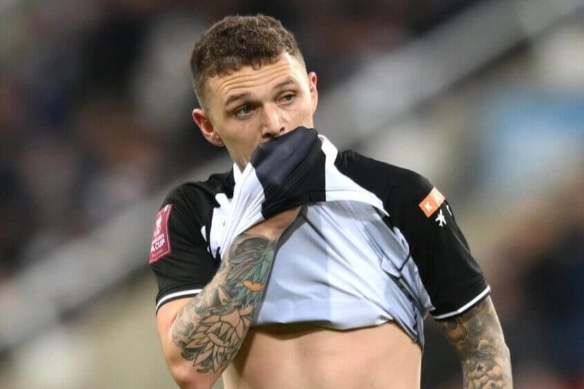 Tien chua cuu duoc Newcastle hinh anh