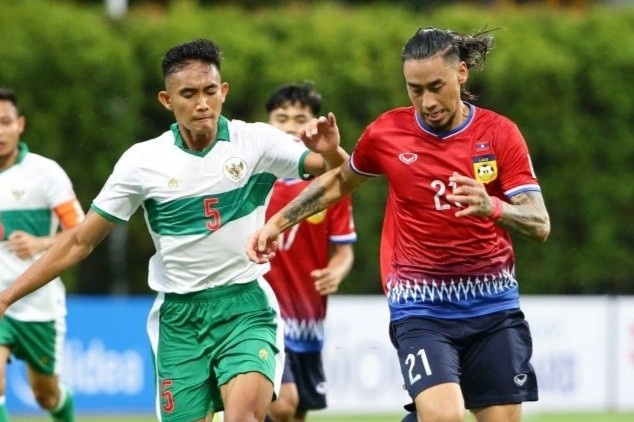 FIFA cam thi dau tron doi 45 cau thu Lao vi dan xep ty so hinh anh