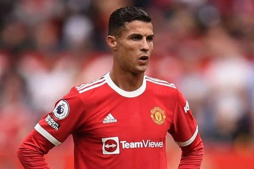 Ronaldo tim cach hoa nhap voi cau thu tre cua MU hinh anh