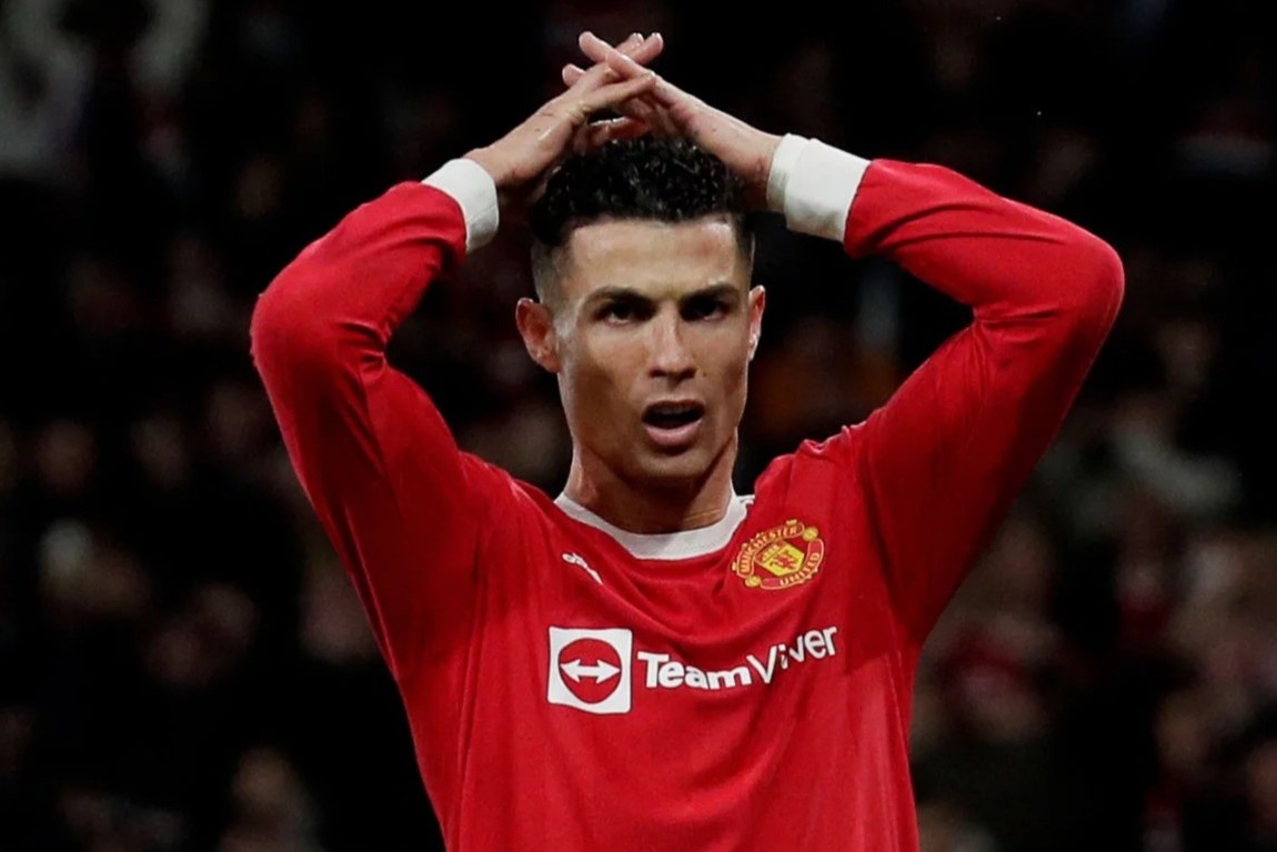 Ronaldo o dau khi MU thua Atletico hinh anh