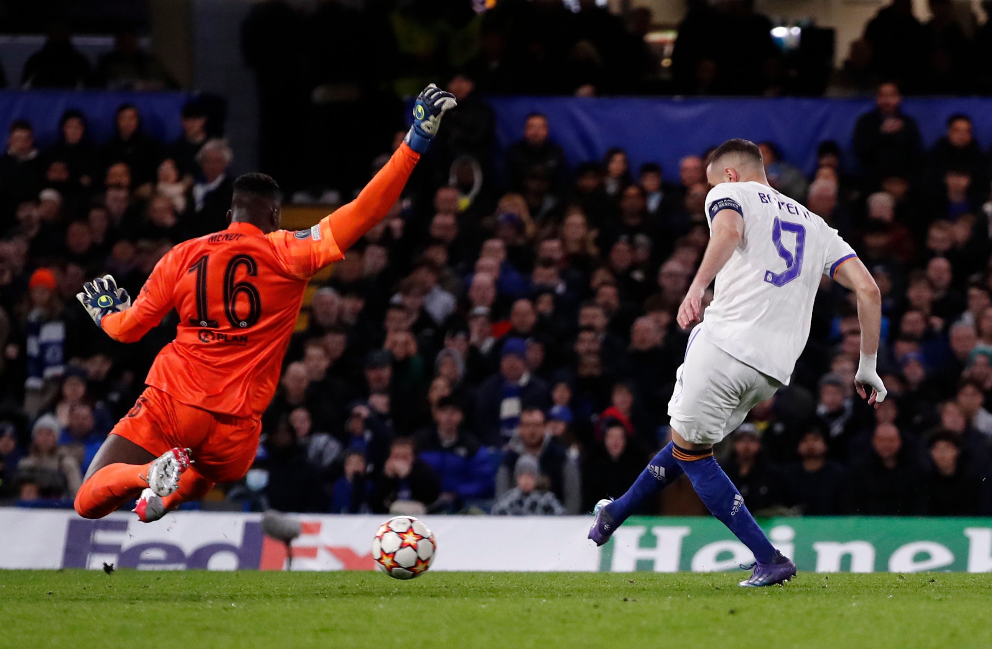 Benzema hat-trick anh 2