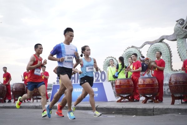 Tay Ho Half Marathon anh 1