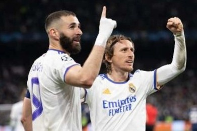 Nguoi dung sau nen tang the luc sung man cua Modric va Benzema hinh anh