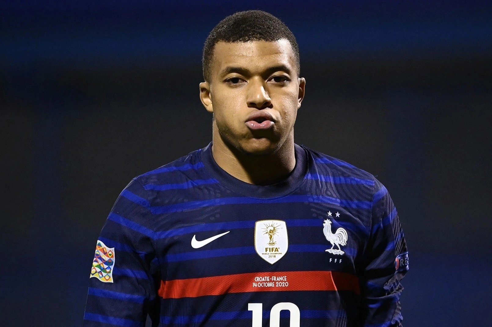 Mbappe nhan 10 phieu trong cuoc bau cu tong thong Phap hinh anh