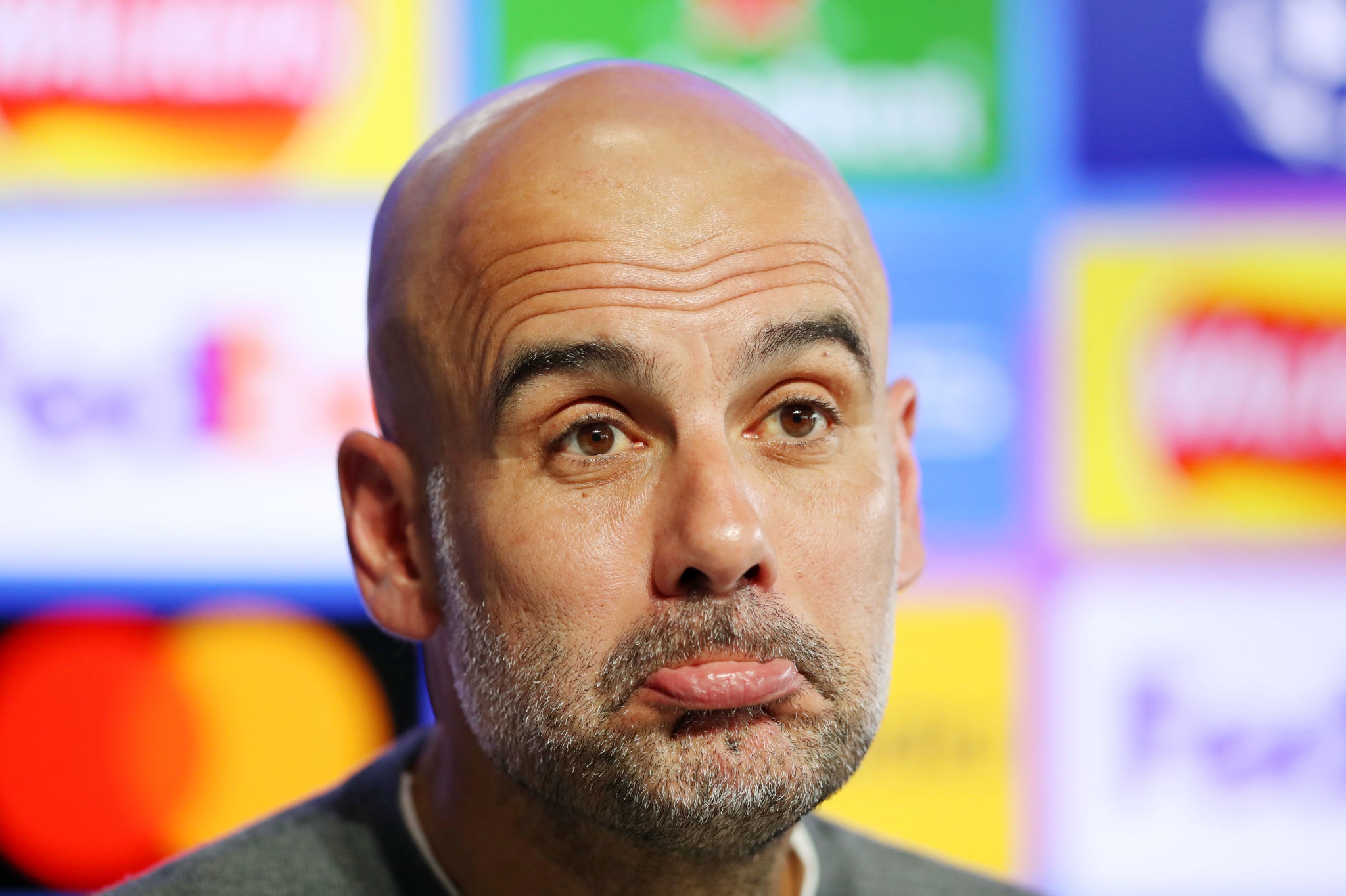 Guardiola tu choi de cau thu Man City xep hang chuc mung Real Madrid hinh anh