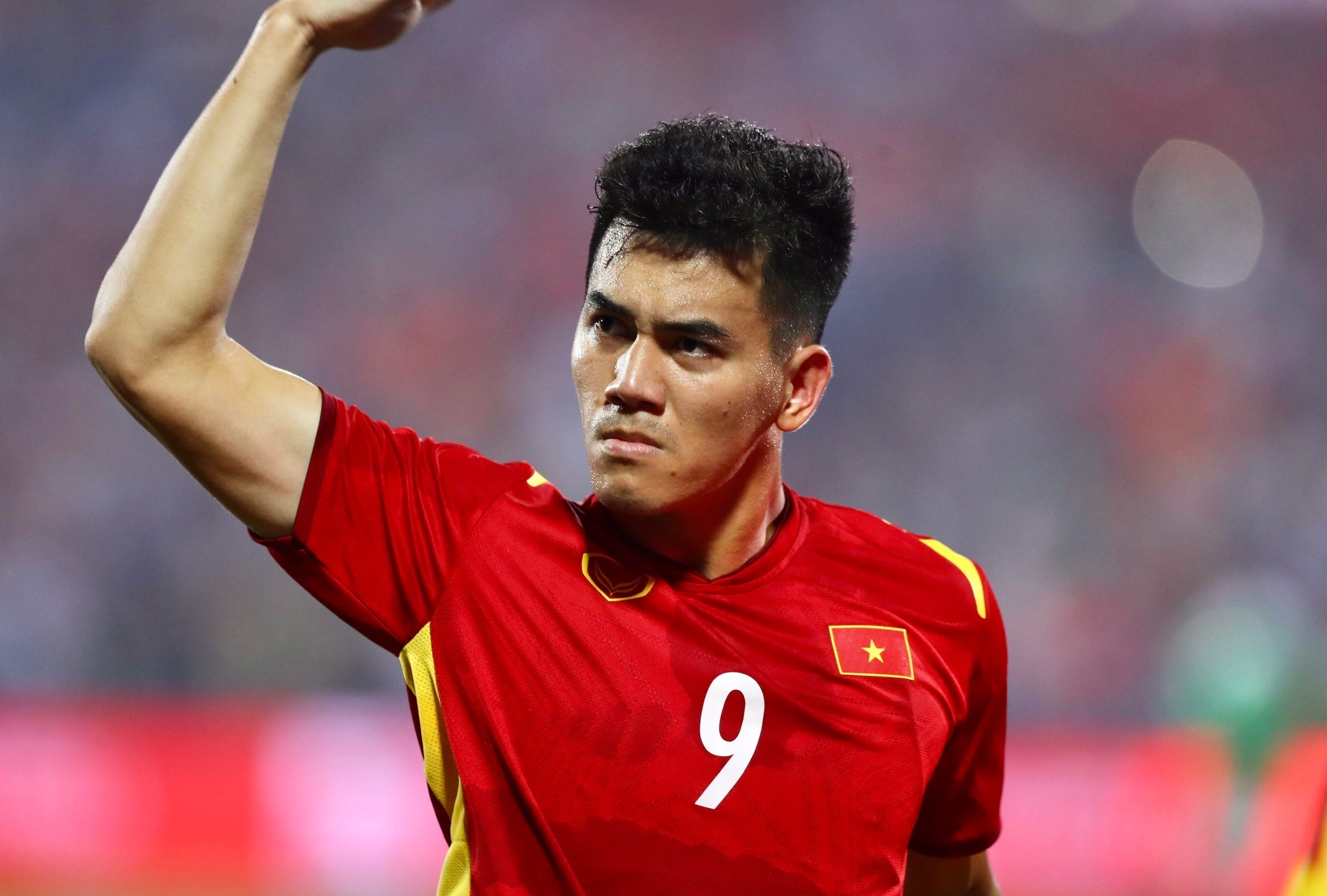 CDV Indonesia tan cong trang ca nhan Tien Linh hinh anh