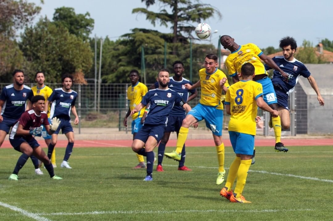 CLB Phap bi dieu tra dan xep ty so sau chien thang 22-1 hinh anh