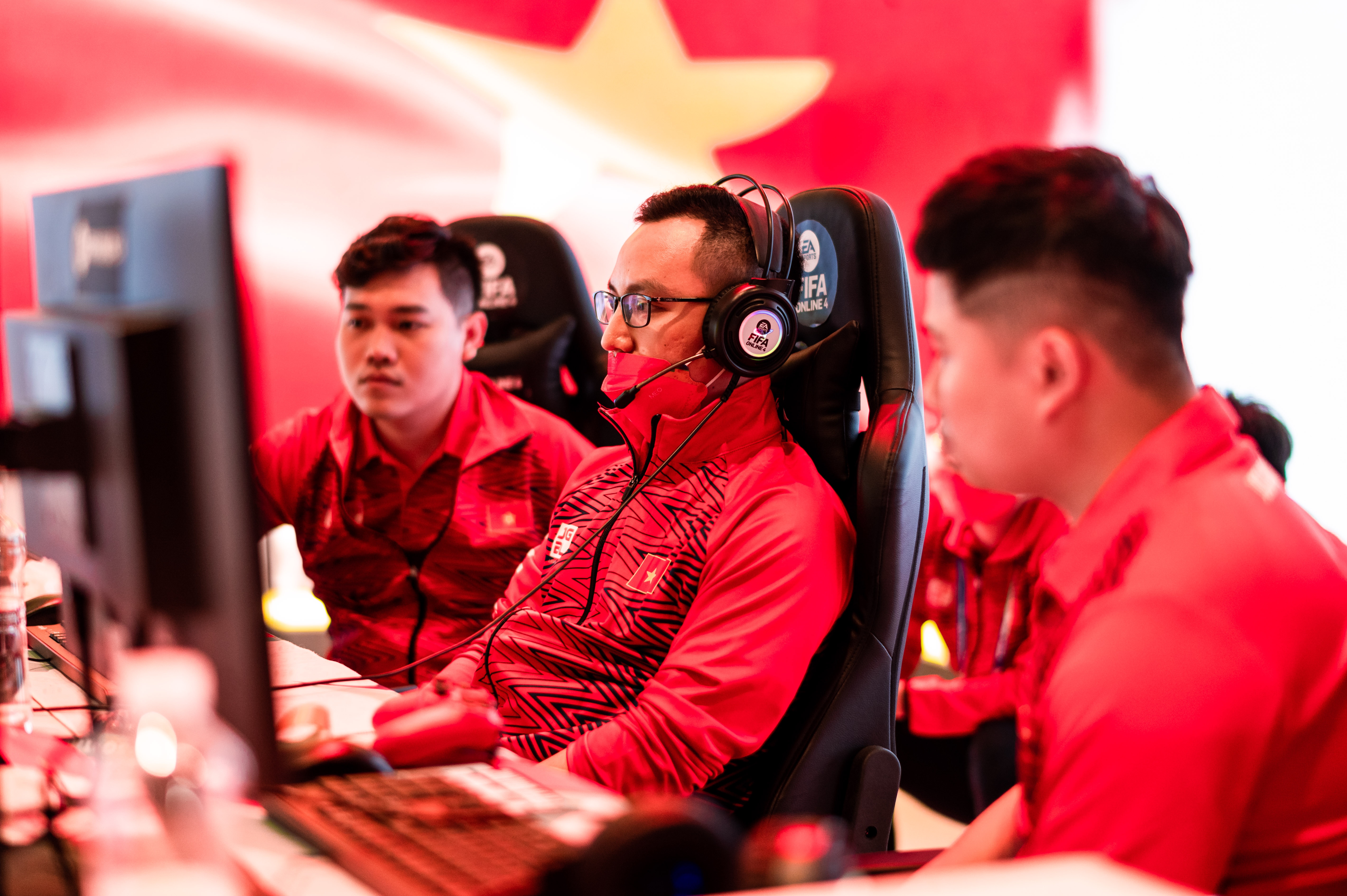 Lee Hari: 'Tuyen FO4 Viet Nam khong kem Thai Lan, chi thieu may man' hinh anh