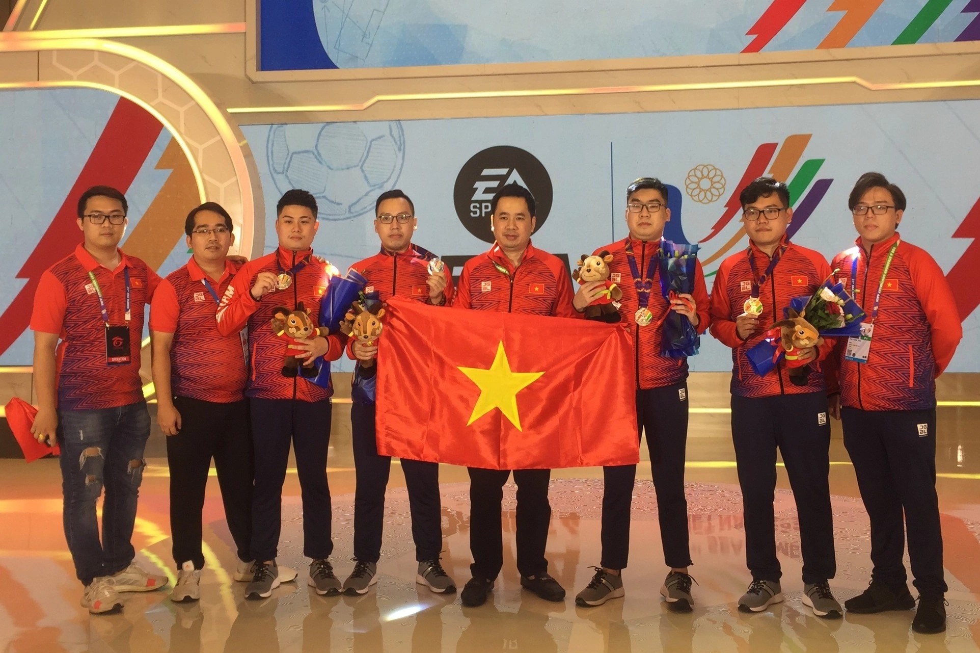 Tuyen FIFA Online 4 Viet Nam tuot HCV vao tay Thai Lan hinh anh