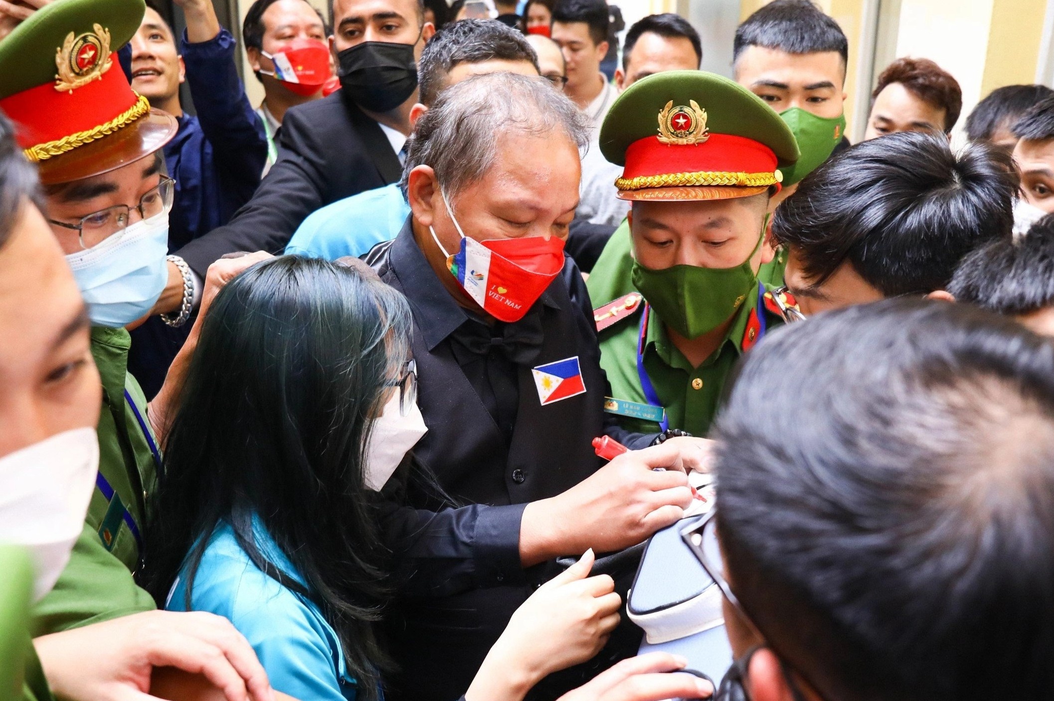 Huyen thoai Reyes bi hang tram CDV Viet Nam vay kin hinh anh