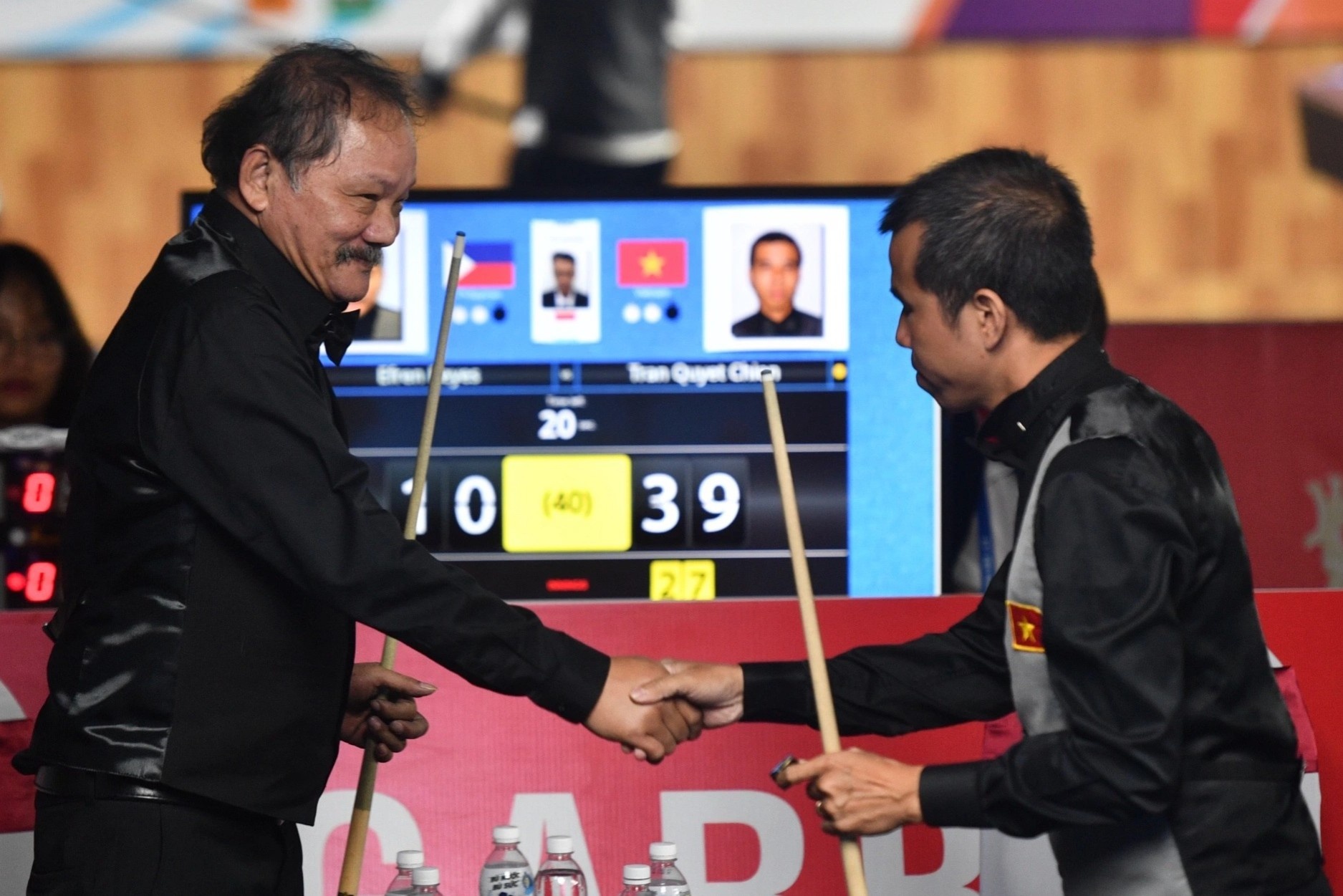 Quyet Chien: 'Khong co chuyen toi co tinh danh nha cho Reyes' hinh anh