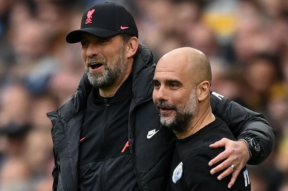 Gary Neville so Pep va Klopp gan bo lau dai voi Premier League hinh anh