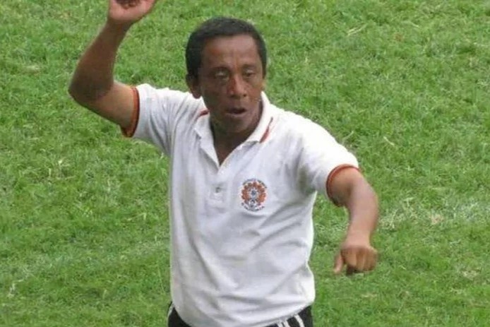 Trong tai El Salvador bi cau thu va khan gia danh chet hinh anh