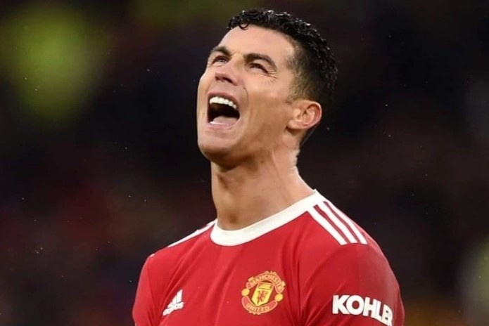 Ronaldo co loi voi CDV MU khi doi ra di? hinh anh