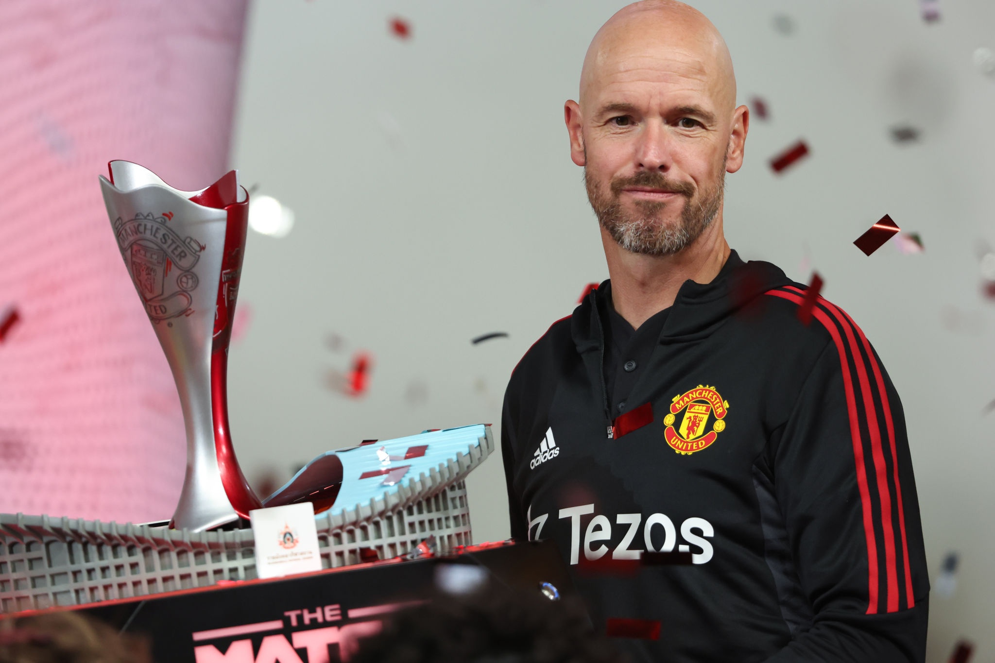 MU dung ao tuong hinh anh