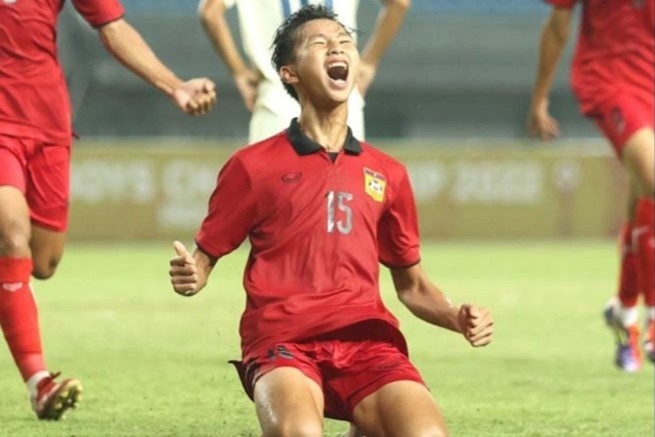 Dang sau chien cong cua U19 Lao hinh anh