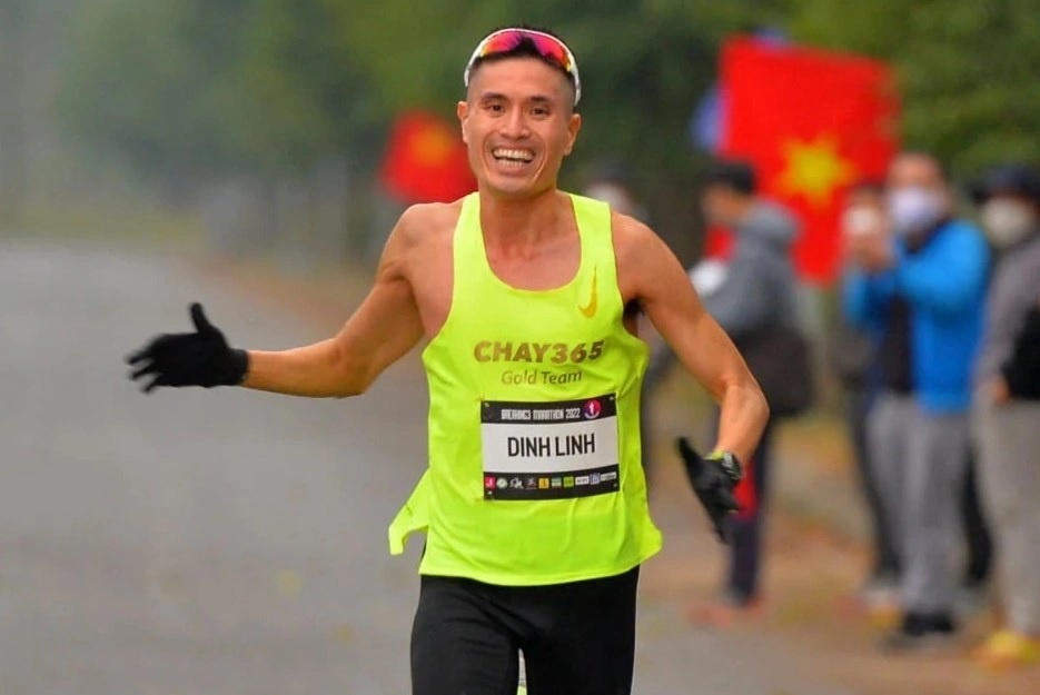 Che do dinh duong cua runner chay marathon duoi 3 gio hinh anh