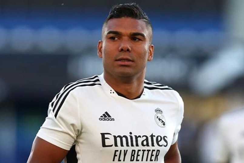 Evra che MU hoang loan khi mua Casemiro hinh anh