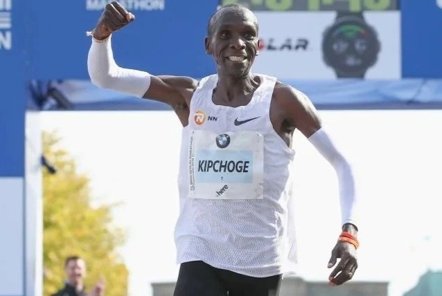 Eliud Kipchoge pha ky luc the gioi marathon hinh anh