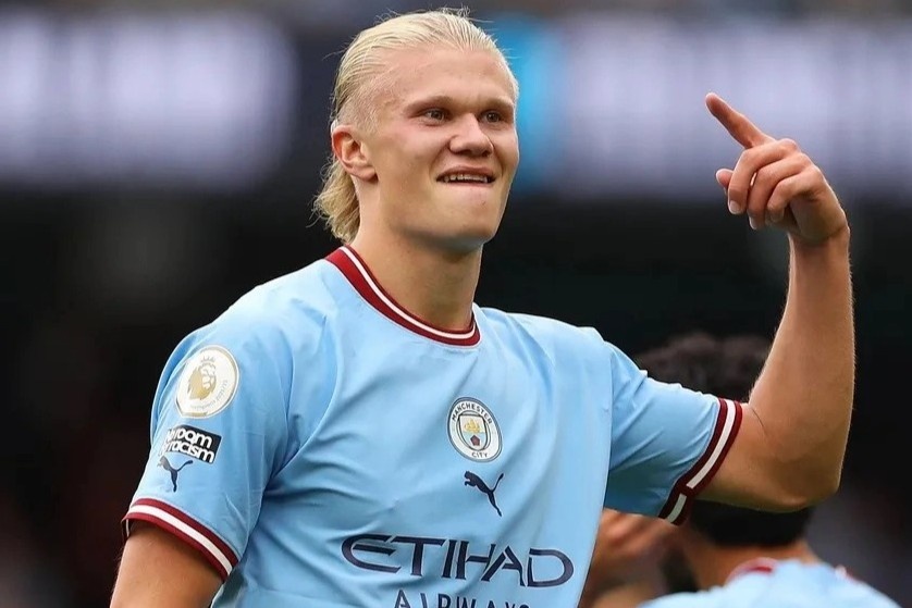 Schmeichel vi Haaland voi Ronaldo va Ibrahimovic hinh anh