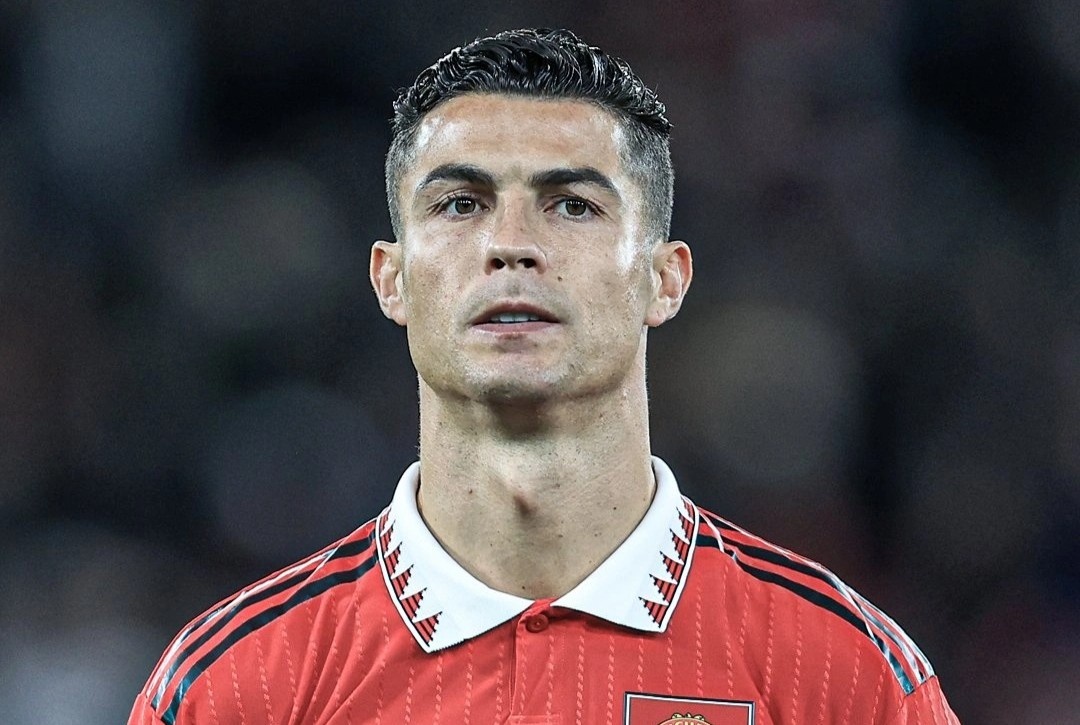 Ten Hag co ly khi trung phat Ronaldo hinh anh