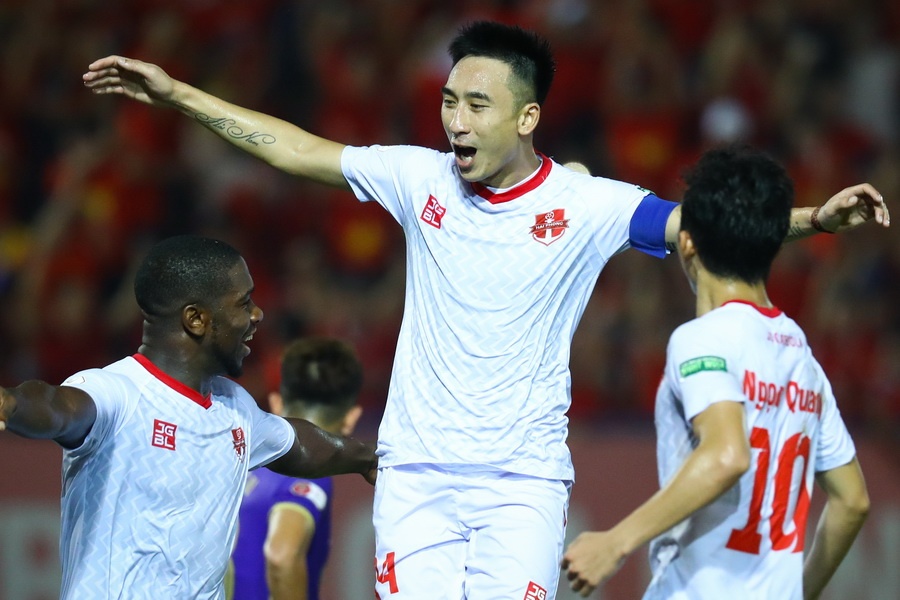 Vu khi bi mat dua Hai Phong len dinh bang V.League hinh anh