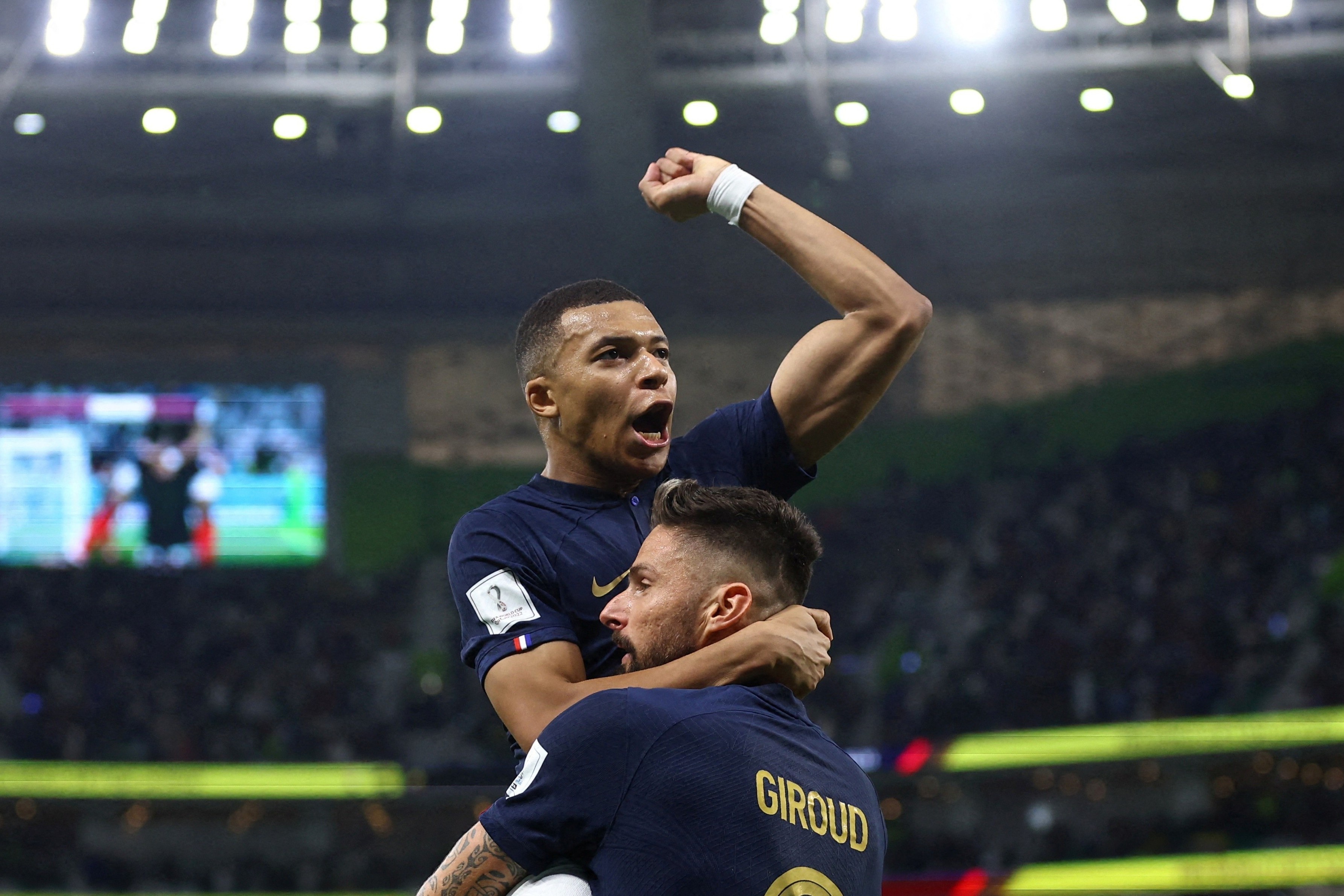 Nghe thuat su dung Mbappe hinh anh