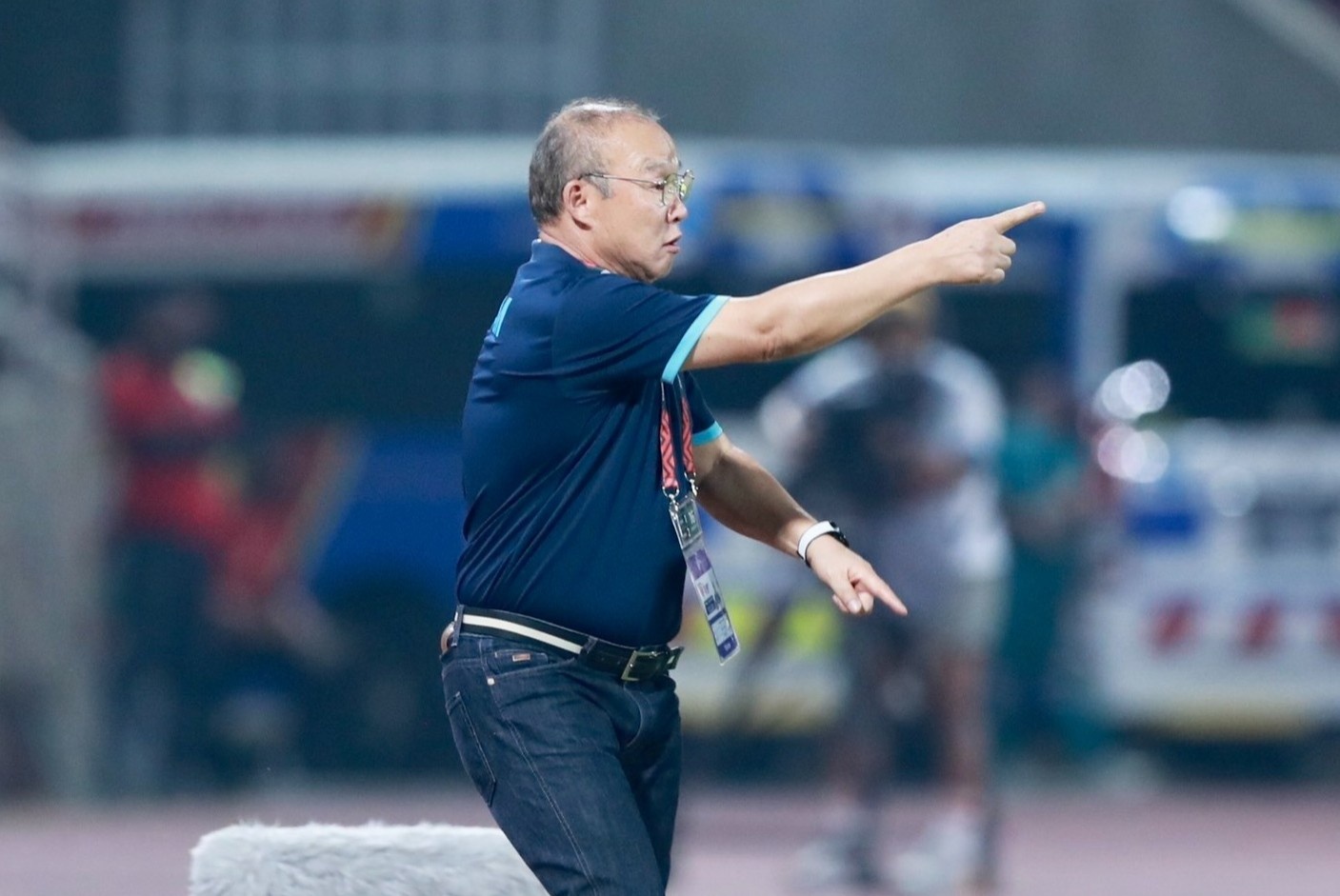 HLV Park noi gian sau pha an mung khieu khich cua Theerathon hinh anh